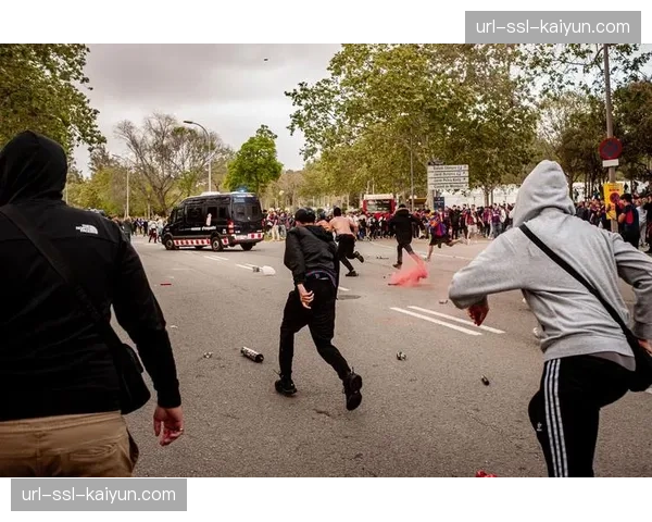 慕尼黑警方通报：已逮捕5名涉嫌在欧冠比赛前制造骚乱的球迷